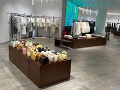 -URBAN REVIVO(上海中庚漫游城店)