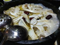 -南渝食府.墨脱石锅松茸鸡