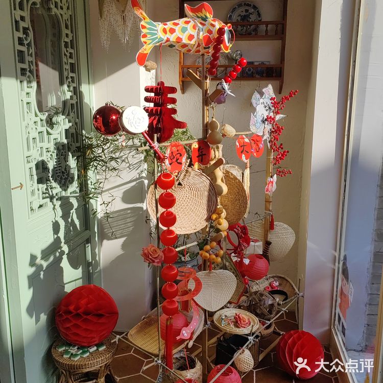 骑行胡同 景山旁新年装扮几乎就位