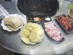 -彝人部落火盆烧烤(原内环足球场店)