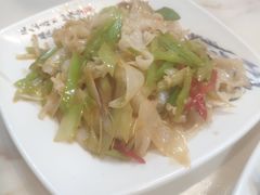 葱爆螺片-富临港·蒸汽海鲜·手抓海鲜·炒菜(栈桥店)