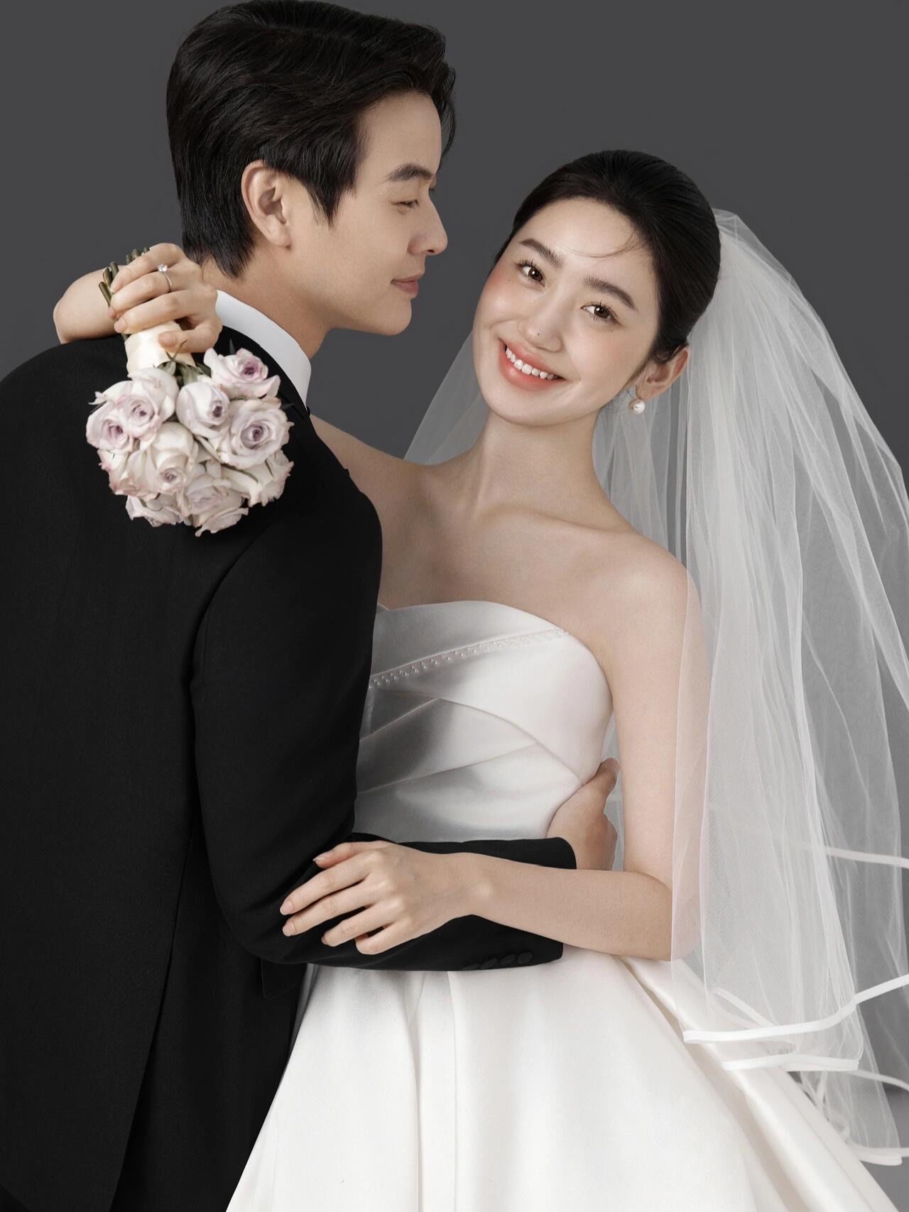 超爱这组室内婚纱照