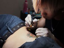 -鳌首刺青纹身 穿孔饰品店