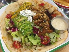 照烧鸡肉配牛油果拉法沙拉-HELLO 27 意面·沙拉·帕尼尼