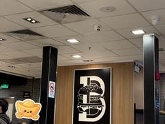 -麦当劳(上海虹桥站30B检票口楼上)