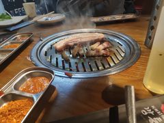 厚切五花肉-·缸桶屋·韩式牛肋条自助烤肉(西湖D11店)
