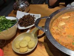 -野山舂·贵州现舂酸汤火锅(鸿通城店)