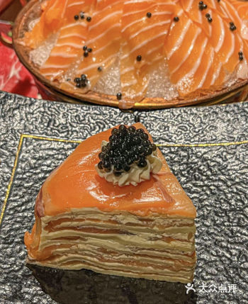 在新街口吃到了Harrods 同款三文鱼千层！