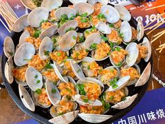 -何师烧烤·小龙虾·江湖川菜·精酿啤酒(成温店)