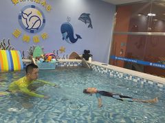 -蓝鲸国际少儿游泳训练中心(群力店)