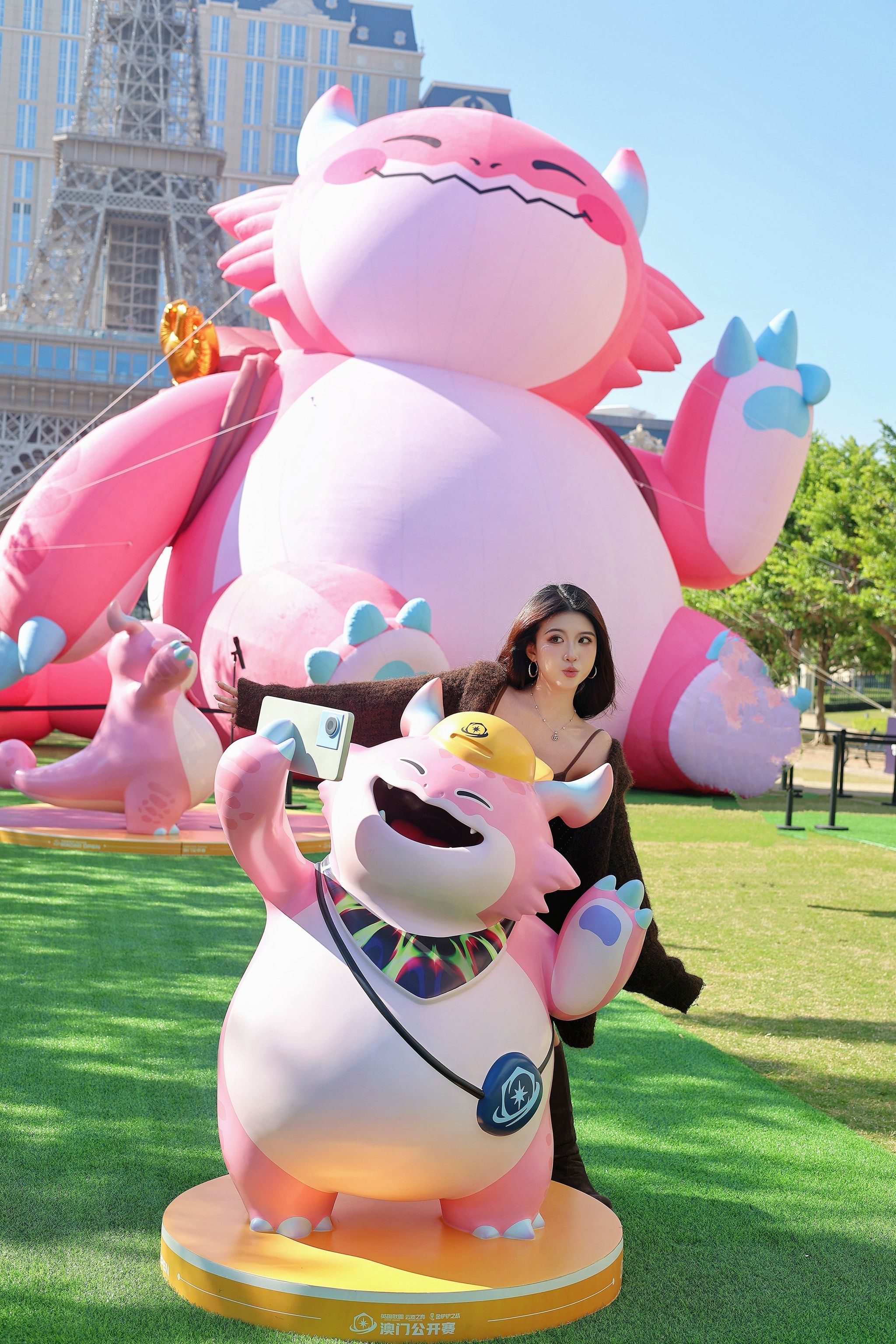 巨型胖胖龙宛如童话里的精灵,和这个萌物合照,张张都能称霸朋友圈📷