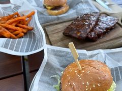-Ribs & Burgers The Rocks