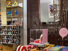 -VENCHI 闻绮(上海佛罗伦萨小镇店)