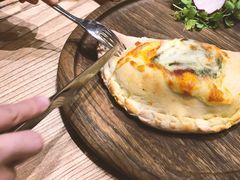 紫苏酱配海鲜披萨饺-窗外西餐厅(普罗理想国店)