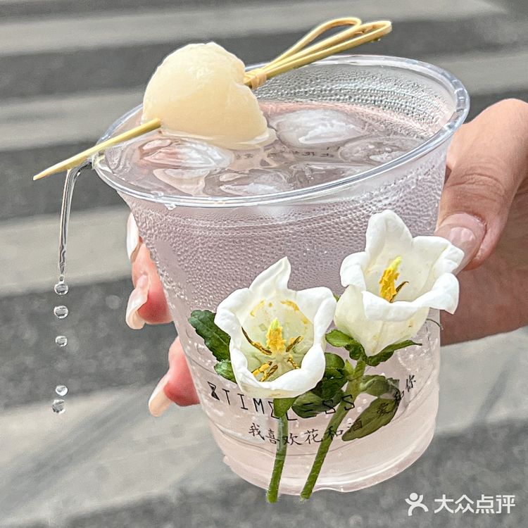 在南京的夏天总要喝一杯“人间小荔子”🍃