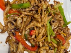 海鲜菇炒鱿鱼须-骏丰酒楼(黄编店)
