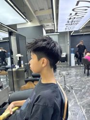 -藤野造型•烫染专业店