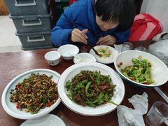 -湖南人家湘菜馆(镇江路店)