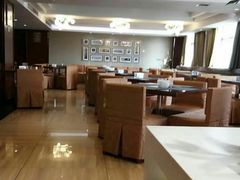 -武汉光谷广场杨家湾地铁站怡程酒店
