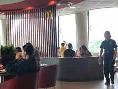 大堂-麦当劳(展览路店)