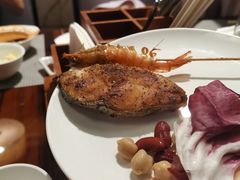 -广州万富希尔顿酒店·感趣自助餐厅·金秋蟹宴生蚝海鲜刺身