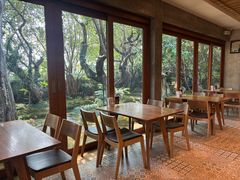 -Chom Cafe and Restaurant