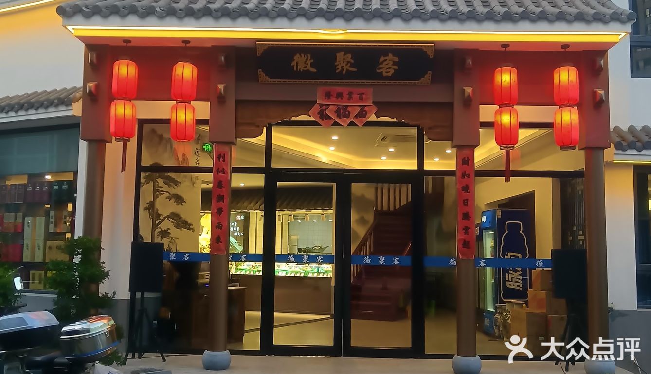 一百块就能吃到原价两百多的菜，四菜一果盘，两也足足的