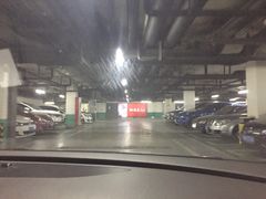 -鹏欣·水游城A区-停车场