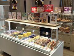 面包甜点陈列柜-好利来(团结湖店)