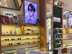 -光明眼镜·蔡司授权(徐泾店)