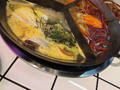 -巴卤社老火锅(财富店)