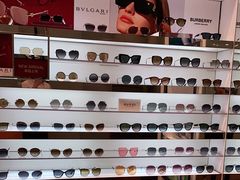 -LensCrafters亮视点·OAKLEY精选(静安嘉里中心店)