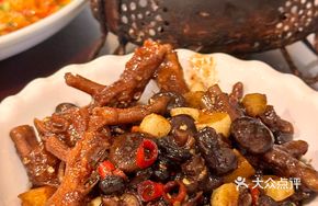 Braised Chicken Feet with Mushrooms