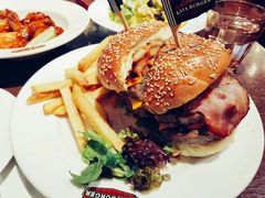 -拉亚汉堡经典餐厅(商城路店)
