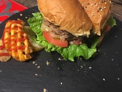 -HIGH FIVE哈福手工汉堡(桂林路店)