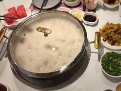 -洪氏嗨捞·广东猪肚鸡·椰子鸡火锅(西咸万象城店)