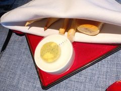 餐前面包-弦月窗LUNETTE BY AMANDA(复兴路店)