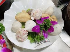 丸子全家福-港迹·鲜围煮海鲜火锅(湖州时代广场店)