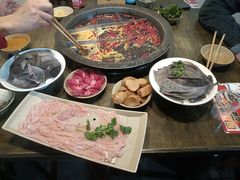 -渝嘴小老弟老火锅(华新村店)