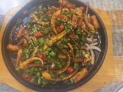 铁板鱿鱼须-八张桌子(老店)