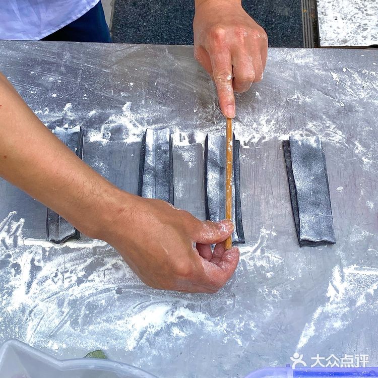 油条新风尚，一口彩色，满口幸福！