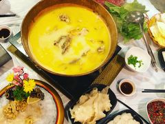 -鲜入围煮花胶鸡海鲜火锅