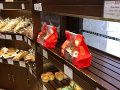 面包甜点陈列柜-红宝石·鲜奶小方·海派西点房(联洋店)