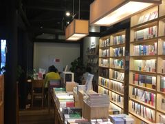 -猫的天空之城概念书店(杭州南宋御街店)