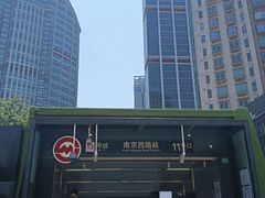 -南京西路(地铁站)