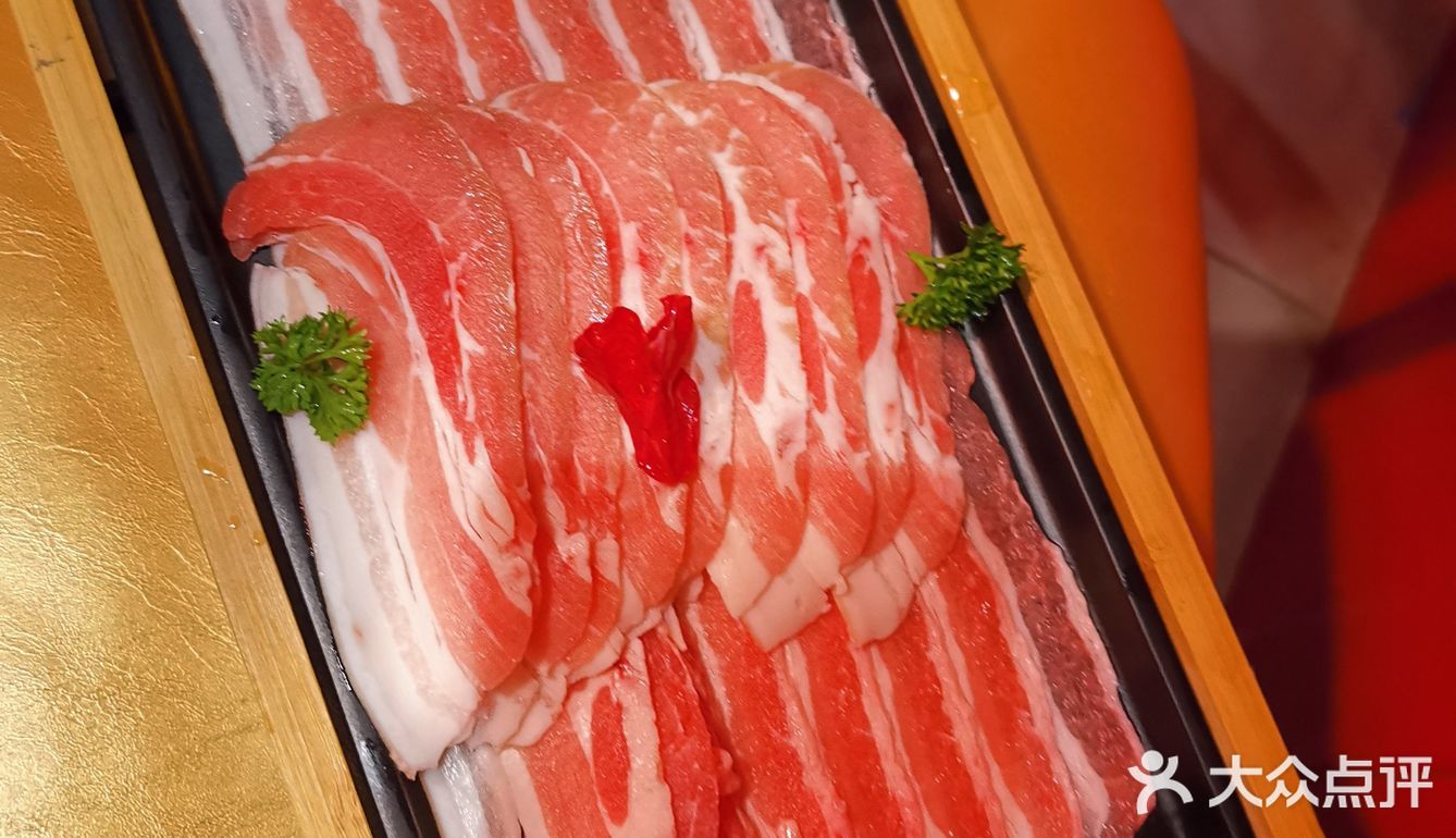 天气凉快了,带父母和女儿出来逛街!