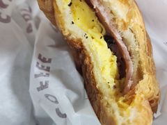 蛋香芝士牛肉可颂-COSTA COFFEE(广州广粤天地店)