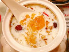 冰糖雪耳桃胶奶-广信牛奶甜品世家(台东店)