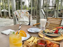 -桉树林A coffee 森林餐厅(三圣乡店)