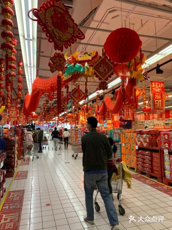 掐指一算，还有4天就进入春节倒计时了，超市各式各样的